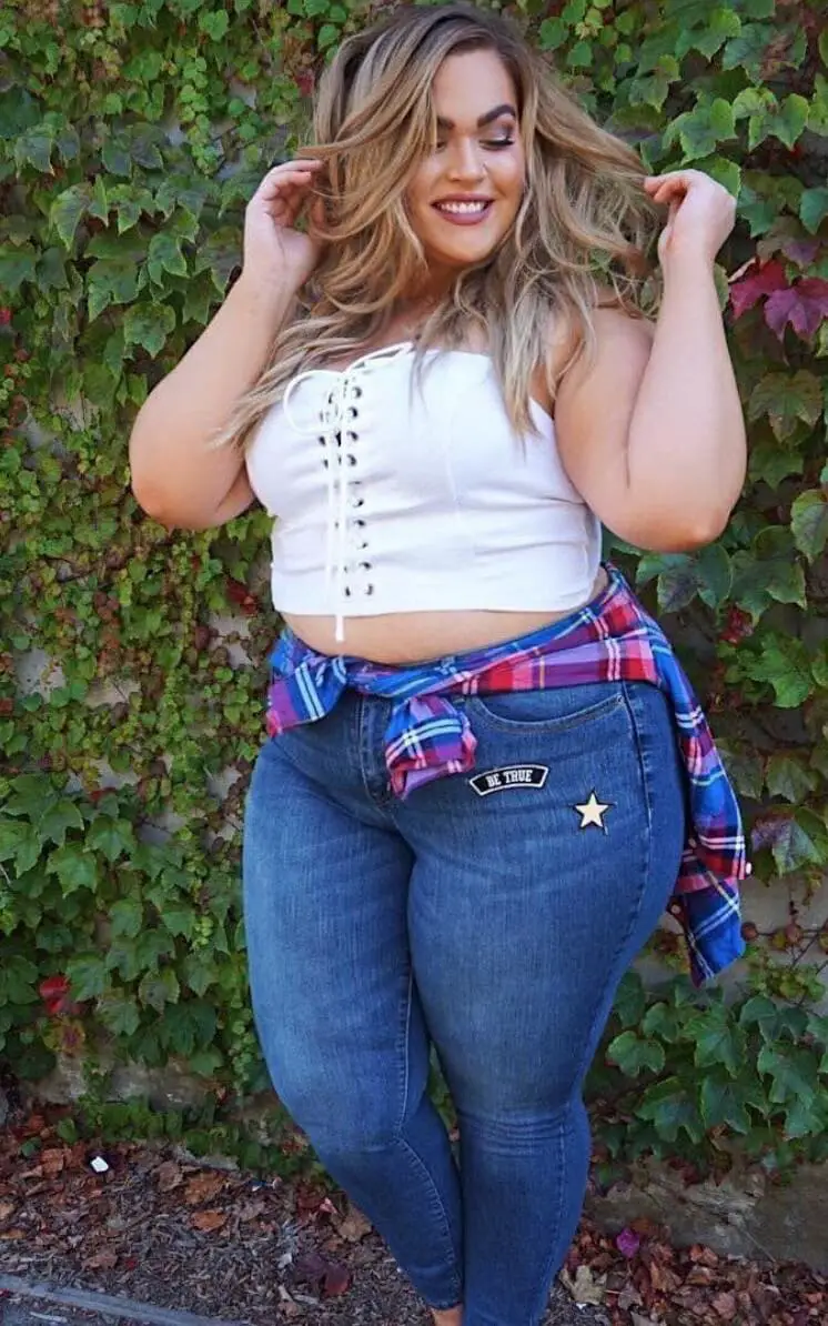 Chubby girl in on sale jeans