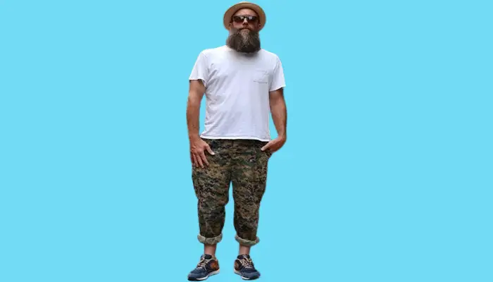 Camo cargo Pants With a Simple Black or White Tee Shirt