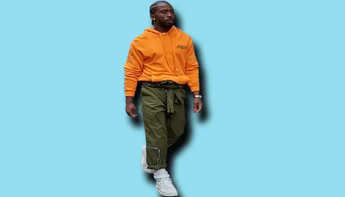 Green Cargo Pants With a Yellow Sweater 