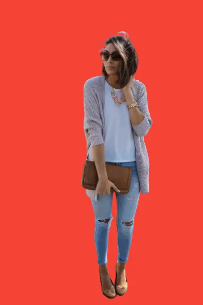 White T-Shirt And Grey Sweater Cardigan, What To Wear With Light Blue Jeans For Women