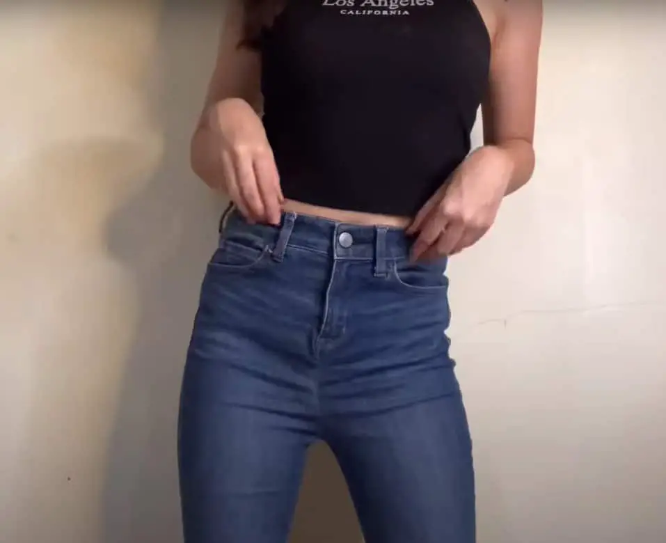 Super High-Waisted Jeans
