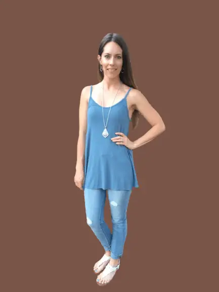 Light Blue Tank Top with White Skinny Jeans and Flip Flops