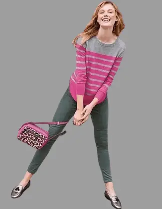 What To Wear With Dark Green Skinny Jeans, Hot Pink Horizontal Striped Crew-neck Sweater With Dark Green Skinny Jeans