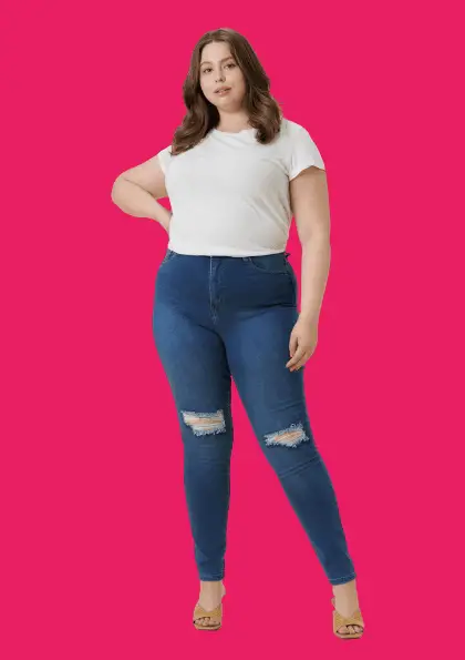 A T-Shirt With Skinny Jeans For Plus Size Women, How To Wear Skinny Jeans Plus Size