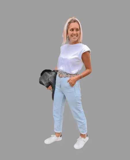T-shirt With Mom Jeans