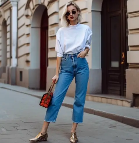 How to Wear Mom Jeans for a Stylish Look