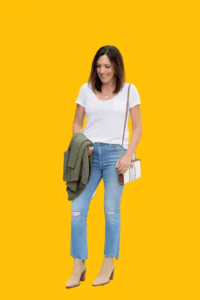 T-shirts With Flare-Cropped Jeans