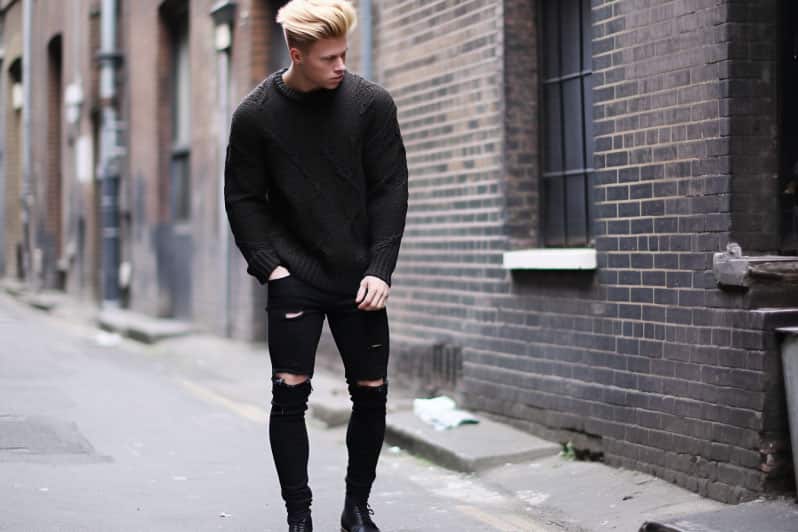 Áo len dày và quần jeans rách màu đen
