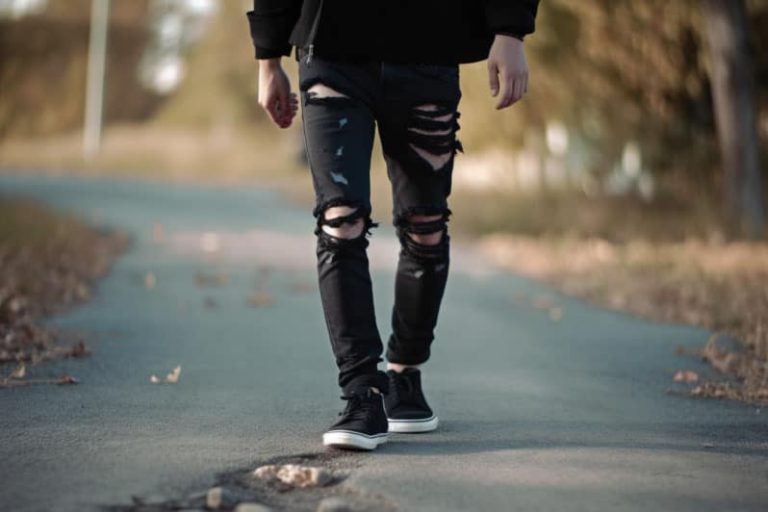 Trendy Fashion Tips: What to Wear with Black Ripped Jeans for Men?