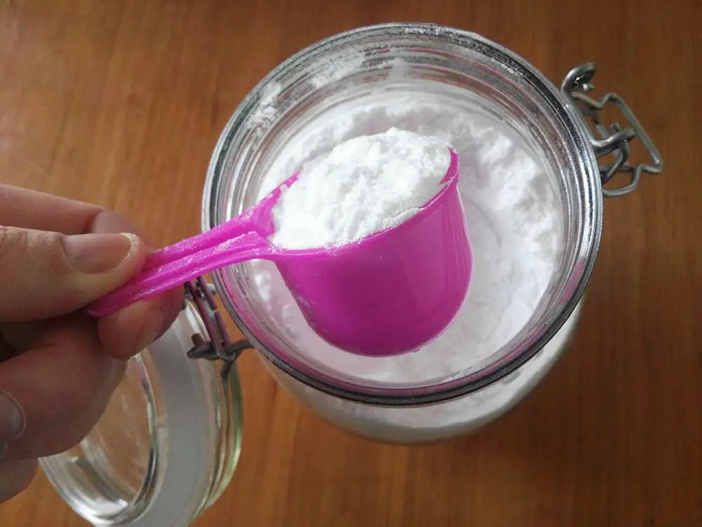 How to Get Dye Smell Out of Jeans by Baking Soda Magic