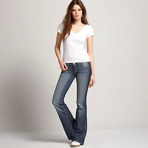 How to Wear Bootcut Jeans with Converse for Women