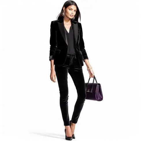 Outfit to Wear a Black Tuxedo Jacket with Jeans